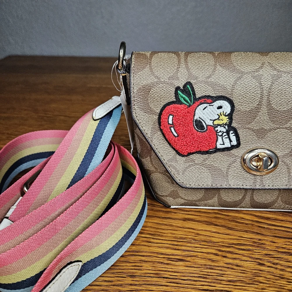 Coach x Peanuts Karlee Crossbody in Signature Canvas with Snoopy - Picture 3 of 16